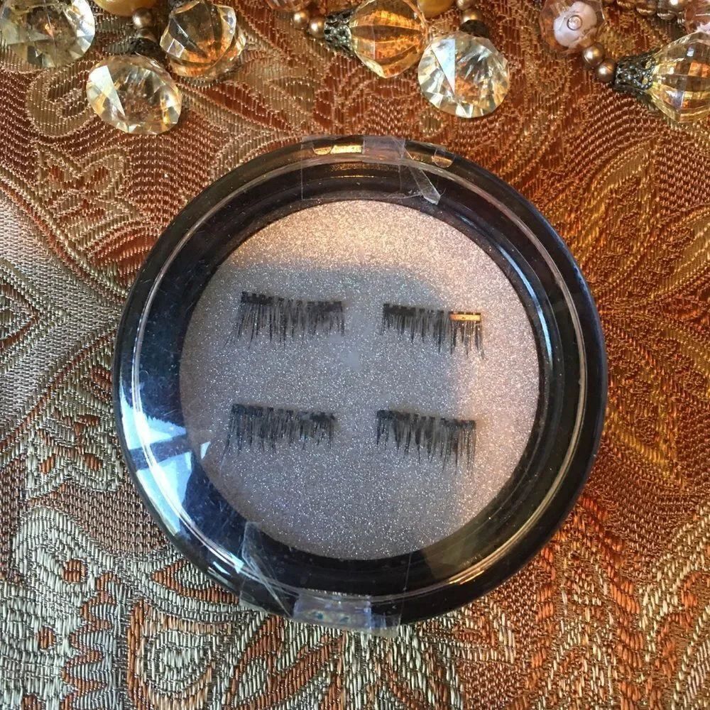 🎃 - MAGNETIC EYELASHES - new & sealed! - Picture 5 of 12